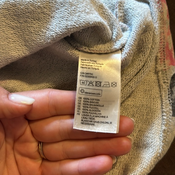 Divided 3/4 sleeve top with pink florals size medium - Picture 4 of 4